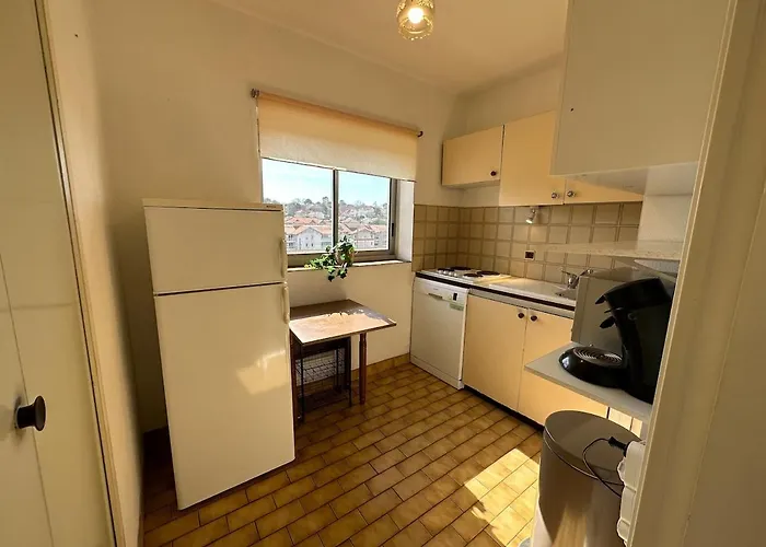 Free Parking, Proche Gare, Plage, Centre, Netflix Apartment