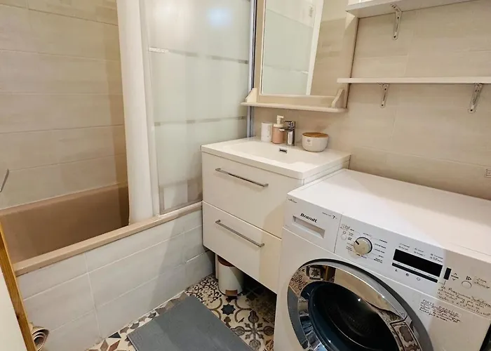 Free Parking, Proche Gare, Plage, Centre, Netflix Apartment